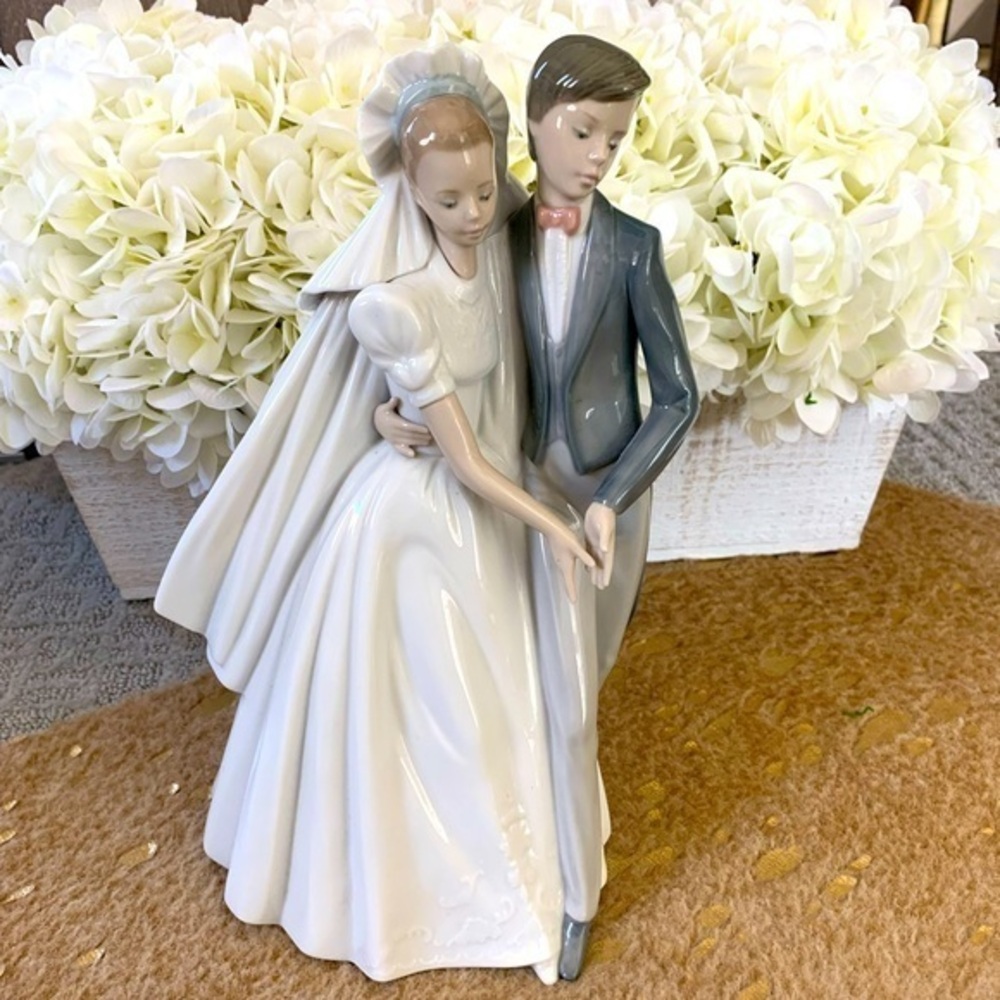 NAO Porcelain Bride & Groom Figurine “Unforgettable Dance”